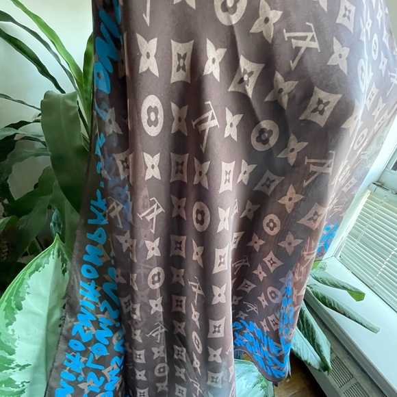 Louis Vuitton Monogram Graffiti Wrap/Shawl Scarf. - Picture 6 of 15